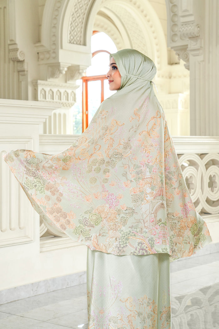 The Palace Prayer Robe - Gloire