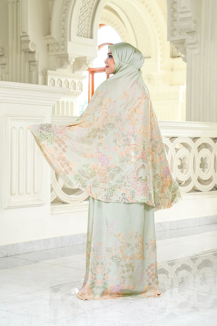 The Palace Prayer Robe - Gloire
