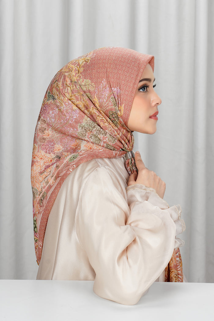 The Palace Voile Square - Elegance