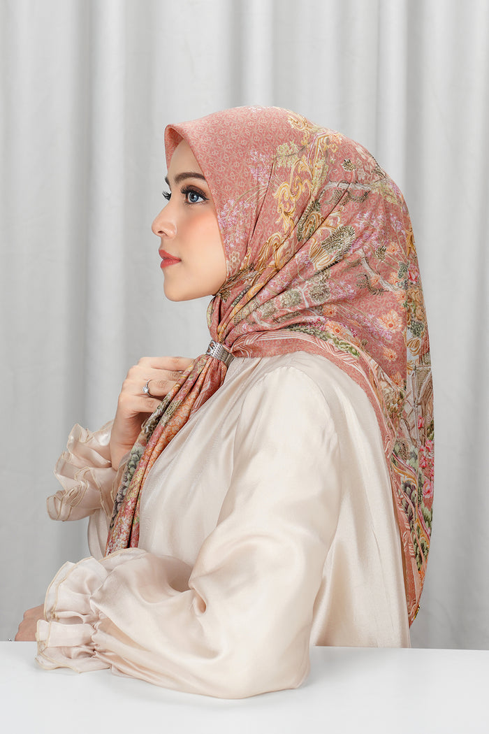 The Palace Voile Square - Elegance