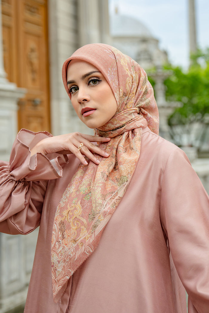 The Palace Voile Square - Elegance