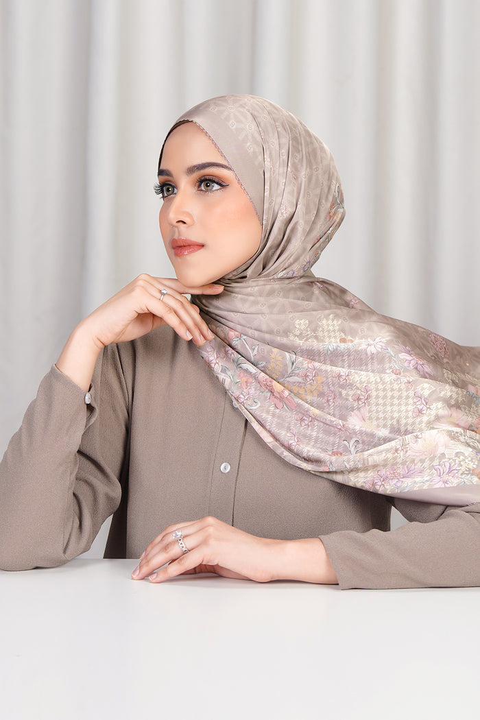 The Parisian 2.0 Satin Shawl - Chocolat