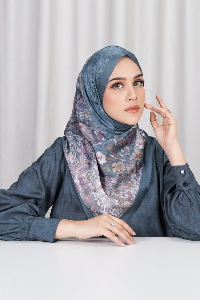 The Parisian 2.0 Satin Shawl - Étoile
