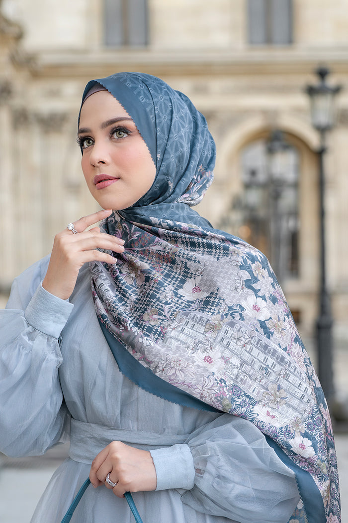 The Parisian 2.0 Satin Shawl - Étoile