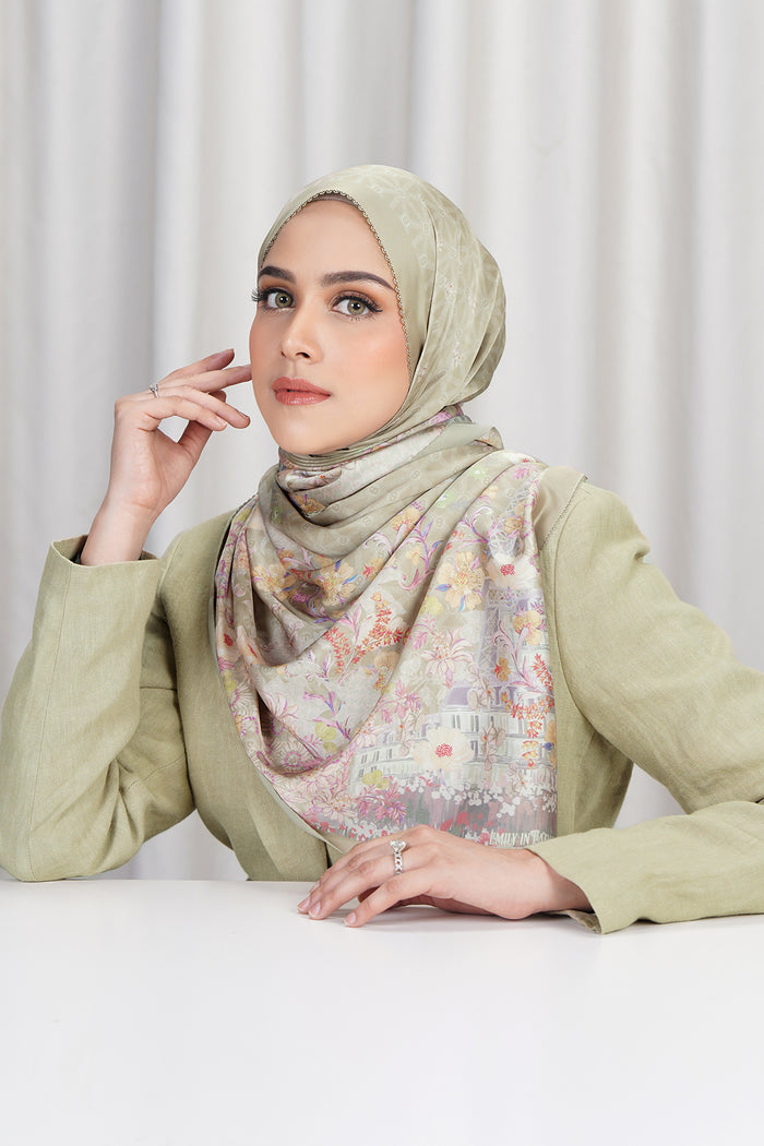 The Parisian 2.0 Satin Shawl - Feuille