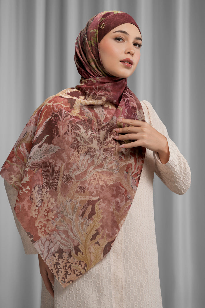 under the sea tie back shawl in king crab by buttonscarves style look