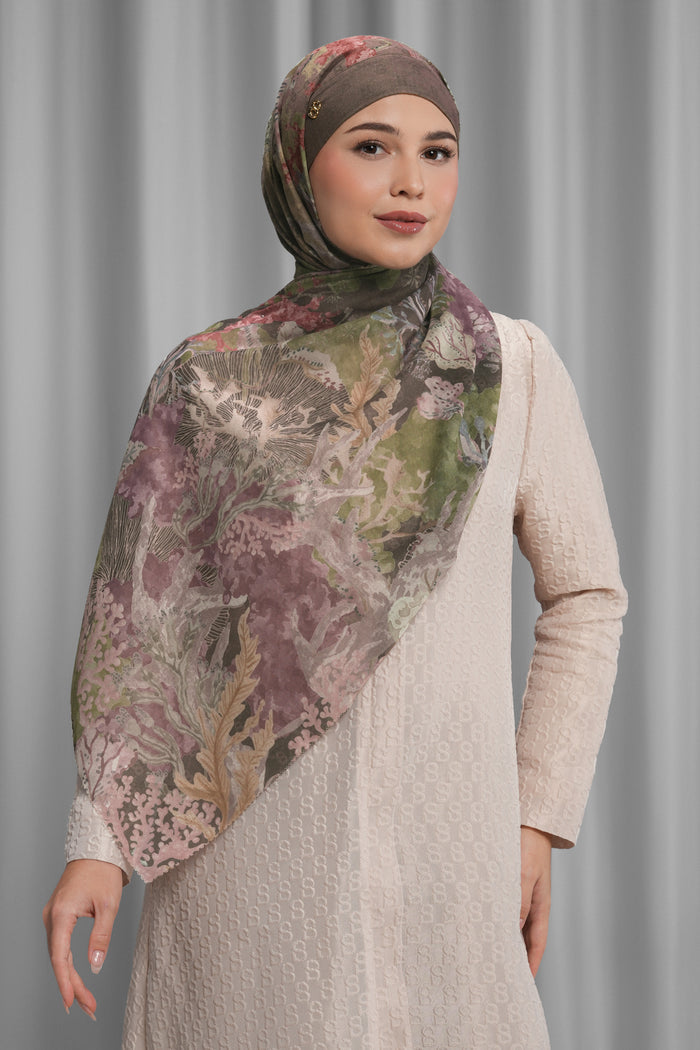 under the sea tie back shawl in lionfish by buttonscarves