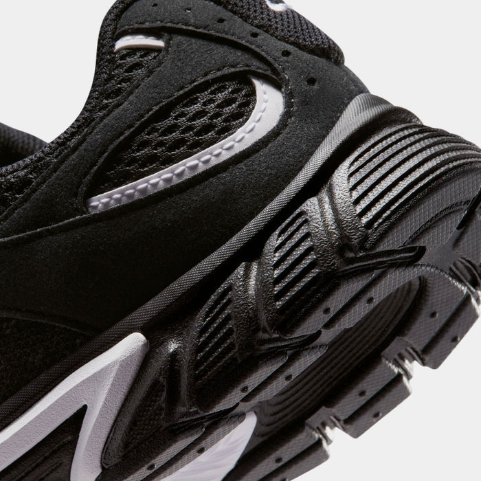 V5 Runner Suede Grade School Running Shoes (Black/White)