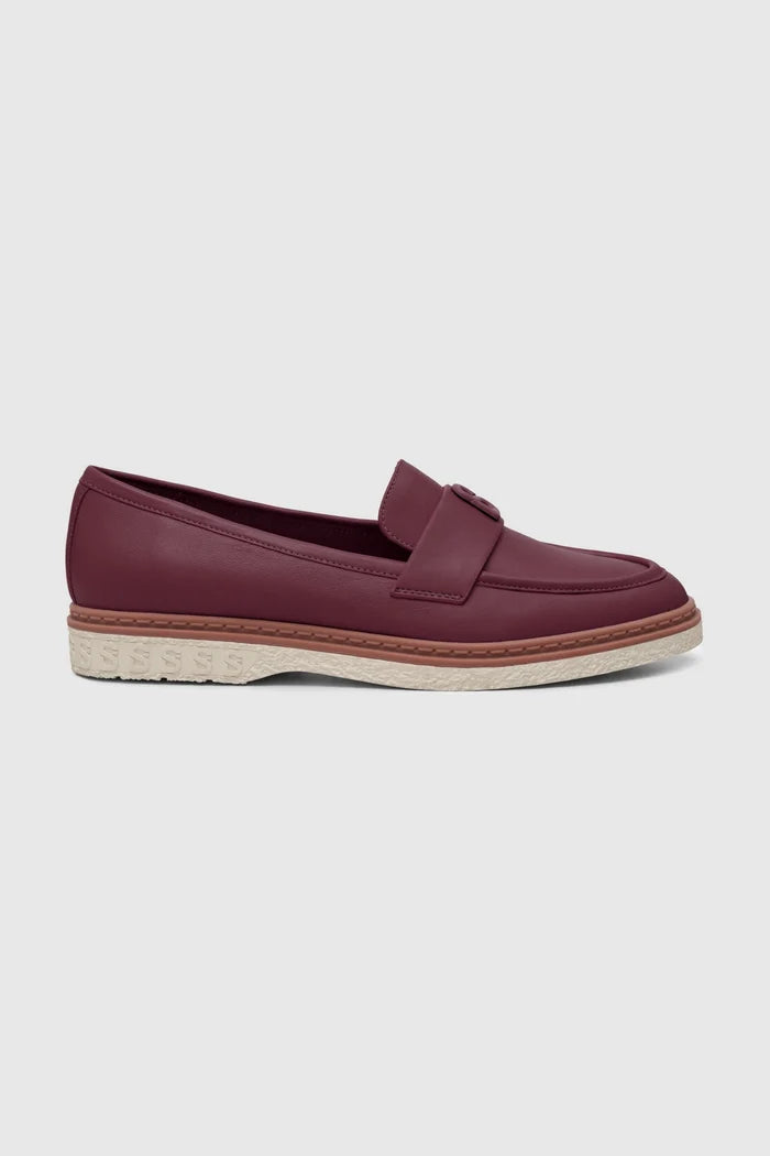 vachya loafer cremisi women's loafers side view