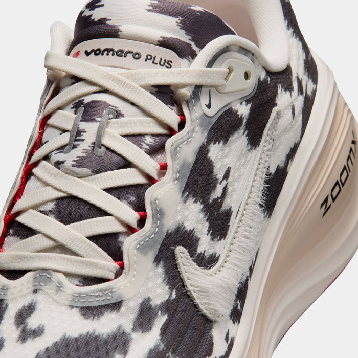 Vomero Plus Cow Print Womens Running Shoes ( Sail/University Red/Light Orewood Brown/Sail)