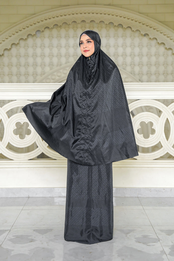 Wicker Capsule Prayer Robe - Black