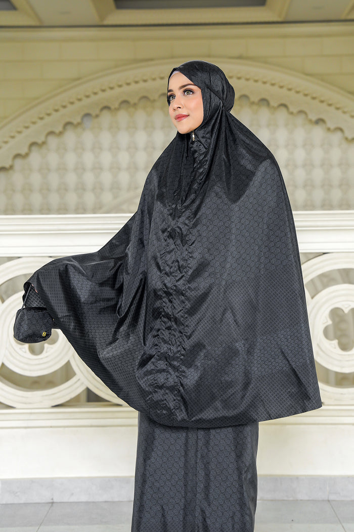 Wicker Capsule Prayer Robe - Black