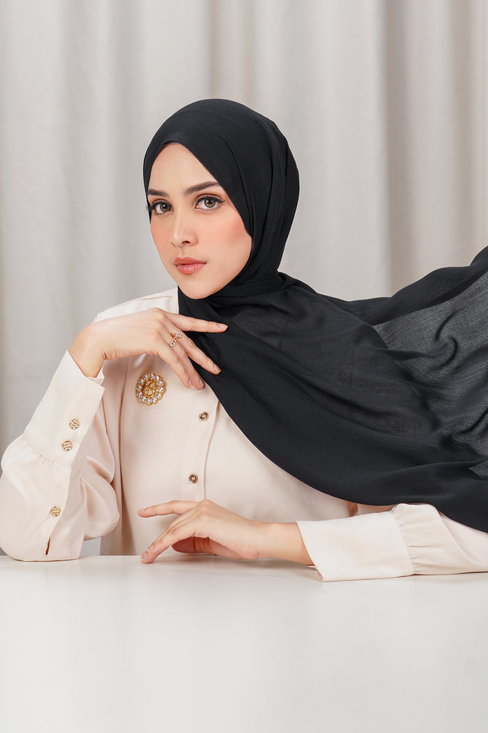 Yura Shawl - Black