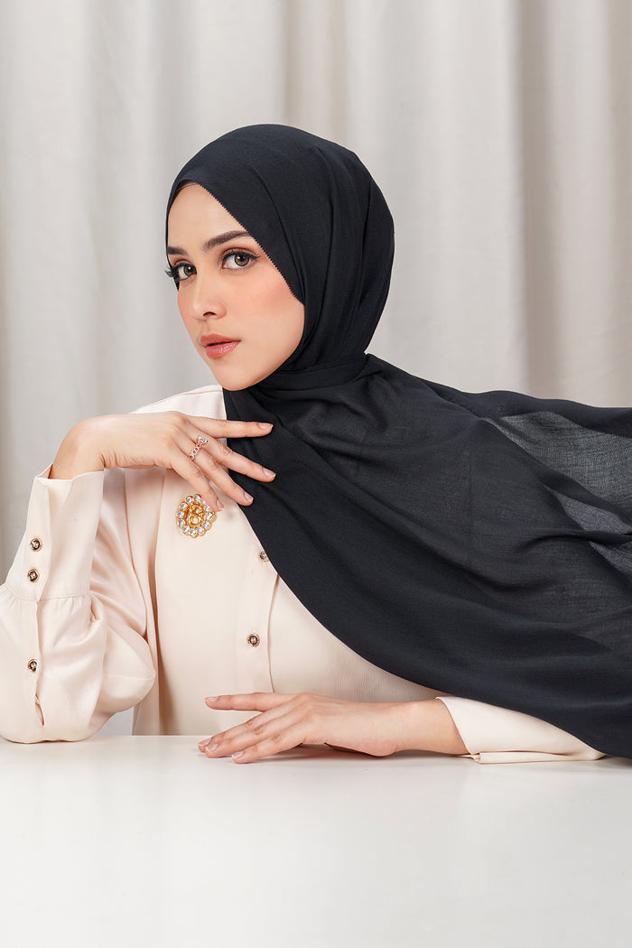 Yura Shawl - Black